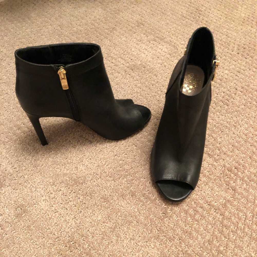 Vince Camuto shoes NWOT